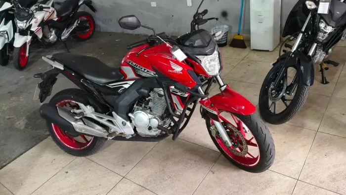 HONDA CB TWISTER 250 VERMELHA 2021 Shalon veículos Cariacica