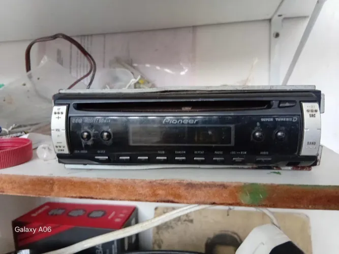Vendo Som para carro Paoner funcionando cor dos ledes laranja ?