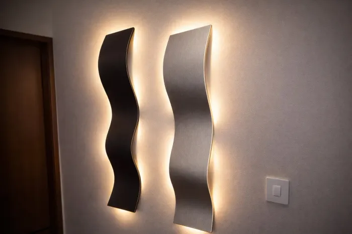 Arandelas Modernas de Parede com Design Ondulado - Prata | Estilo Sofisticado  