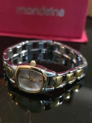 Relógio bracelete feminino Mondaine Elegance Original joia em aço e plaquê de ouro 18k