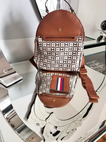 Mini mochila / Mini backpack de couro / sintético