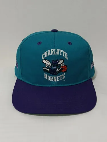 Boné Charlotte Hornets anos 90
