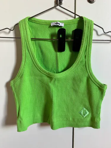 Roupas semi novas