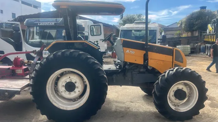 Trator Valtra A580