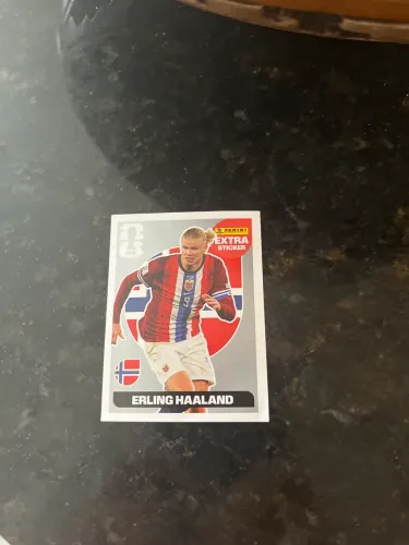 FIGURINHA LEGEND COPA 2026 HAALAND PRATA