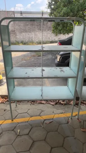 Armário de prateleira