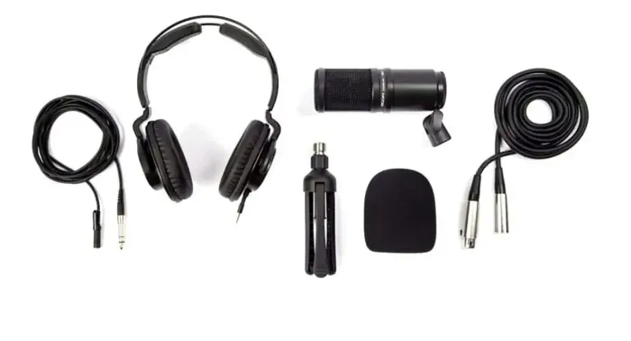 Kit Microfone Zoom ZDM-1 Podcast com Fone e Acessórios