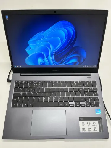 Notebook Samsung 550XDA Intel Core i7 11ª Geração 8GB RAM 256GB SSD nvme