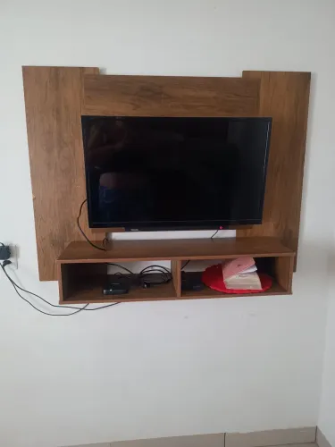 Vendo painel e televisão Toshiba não e smart mais vai com o aparelho de brinde