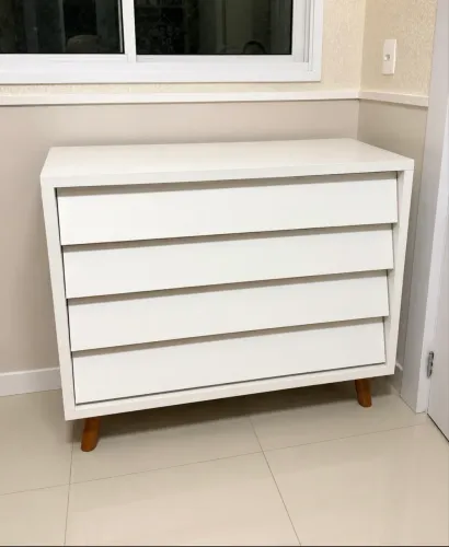 Cômoda Sonhos com 4 gavetas 