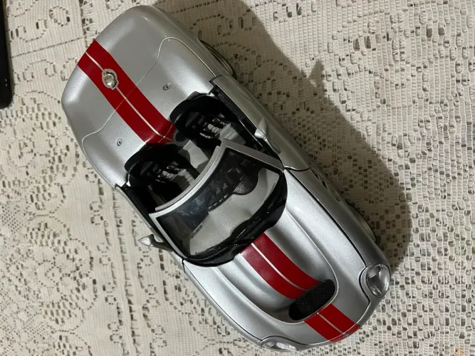 1999 Shelby Series 1 (escala 1:18) da Bburago