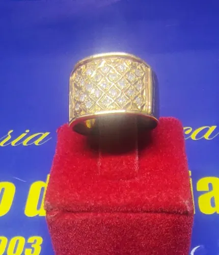 Anel 22 Diamantes 1 mm Ouro 18 Kilates Peso 5.30 Gramas Topo 12 mm