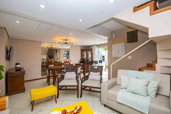 Sobrado com 3 dormitórios à venda, 160 m² por R$ 885.000 - Bacacheri