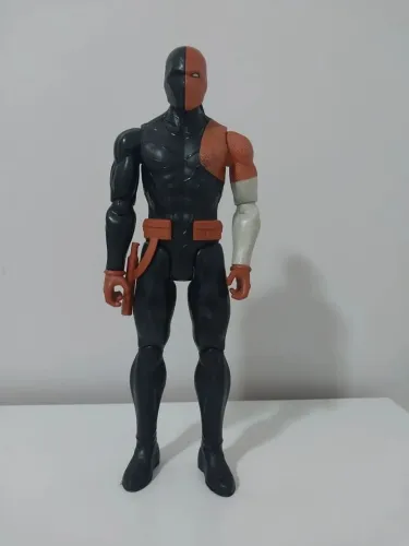 Boneco Deathstroke DC 30cm