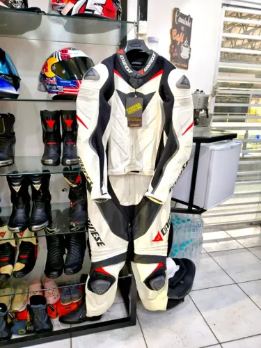 Macacão Dainese 58 Eur Laguna seca evo novo sem uso 2 pecas
