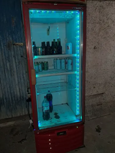 Vendo expositor  gelando normal motor novo com garantia de 1 ano  127 volts 