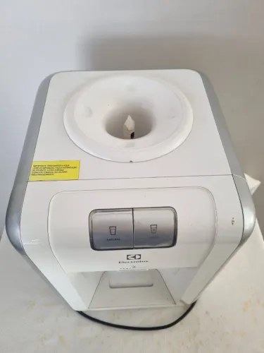 Bebedouro Electrolux Acqua Fresh WD10E Bivolt + Galão de 20 Litros (casco vazio)