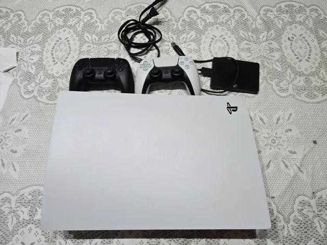 PlayStation 5 mídia física 600gb com HD externo 2 controles 3 jogos