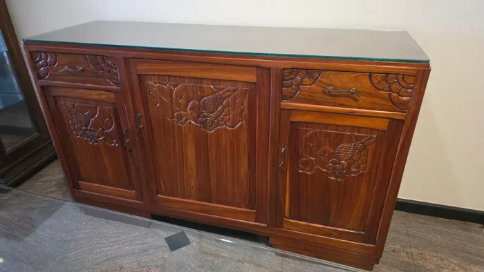 Vendo buffet de madeira, de 1960