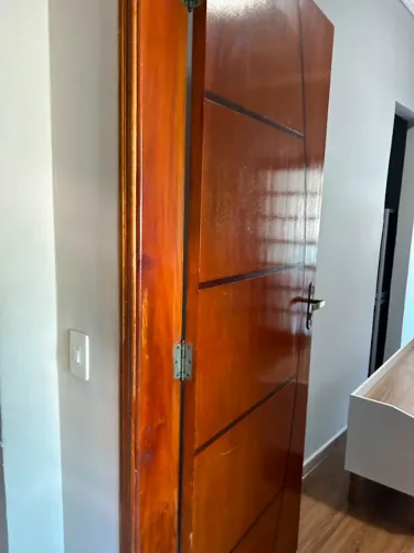 Porta de madeira em bom estado