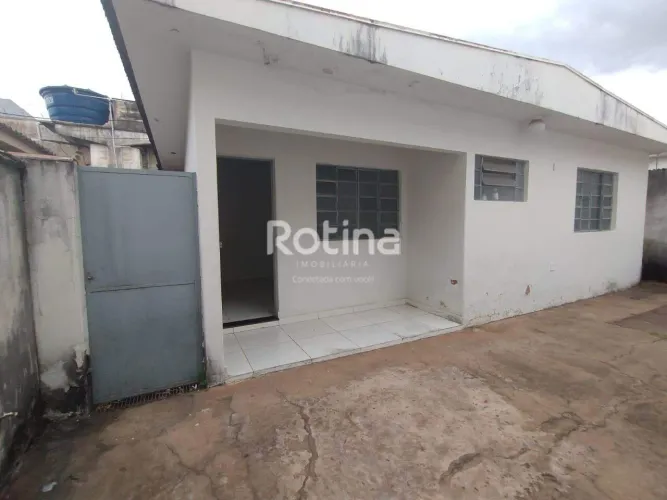 Casa para alugar, 3 quartos, Nossa Senhora Aparecida - Uberlândia/MG - Rotina Imobiliária