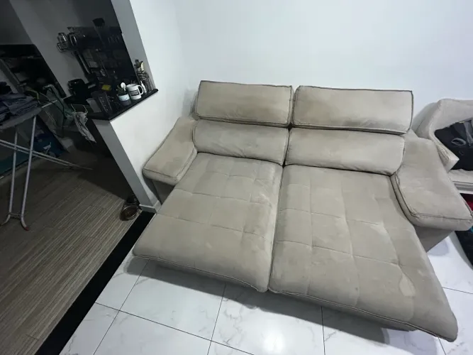 Sofá retrátil e reclinável