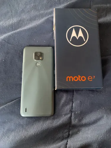 Celular Moto E7