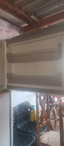 Vendo está geladeira está funcionando bem ótimo estado