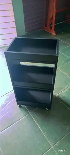 Carrinho auxiliar Preto Ideal para salão