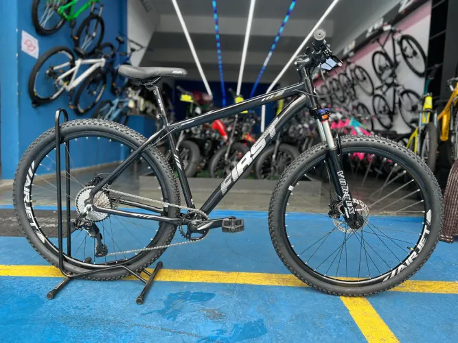 Bicicleta First aro 29, kit 1x10