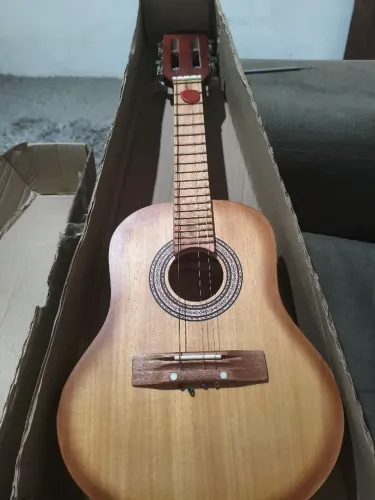 Vende-se cavaquinho