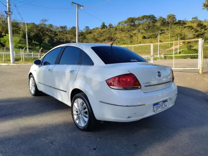 Fiat Linea Essence 1.8 Flex 16V 4P 2013