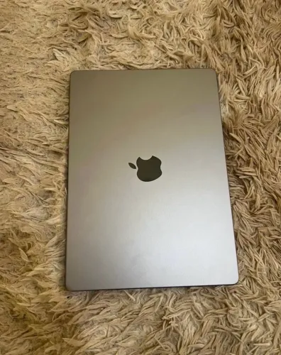 MacBook Pro 14-inch (8GB RAM 512GB SSD) Prateado