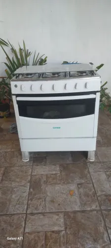 Um fogão 6 bocas