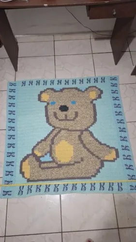 Vendo tapete de crochê de urso verde. 1,15 x 1,15 M .( aceito proposta )