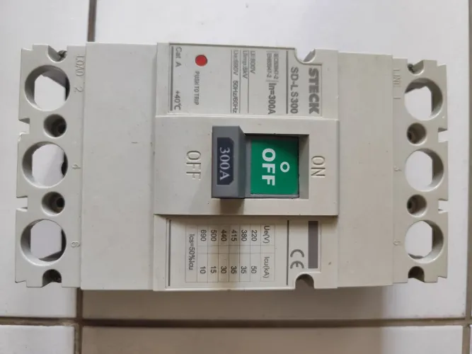 Vendo disjuntor de 300A