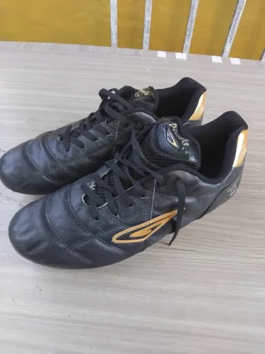 Chuteira Diavolo Classic Semi Nova - Só 2 Usos