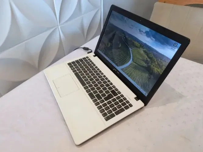 Notebook Asus Core I3, 4Gb Mem. Ram, SSD 128GB