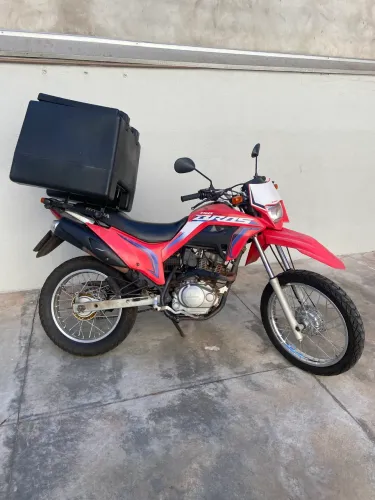 Bros 150 2012 com baú de 140 L