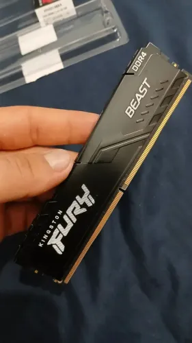 Memória RAM Kingston Fury Beast 8GB DDR4 3200MHz Lacrada