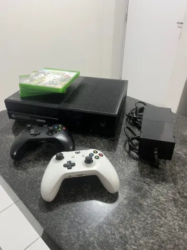 XBOX One + 2 Controles + 3 Jogos