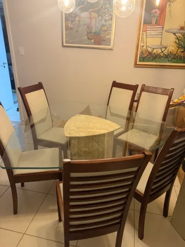 Mesa com 6 cadeiras