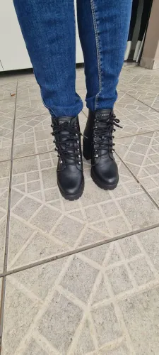 Bota coturno Ramarim preta tamanho 33 semi nova