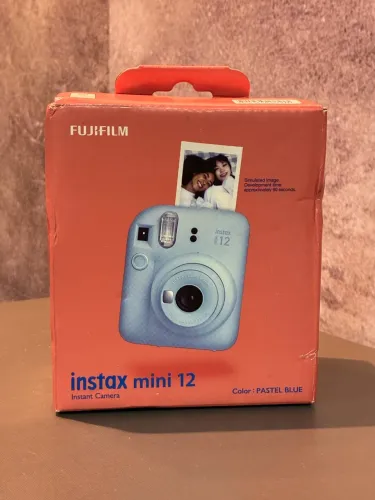 Câmera Instantânea Fujifilm Instax Mini 12 na cor Azul Pastel