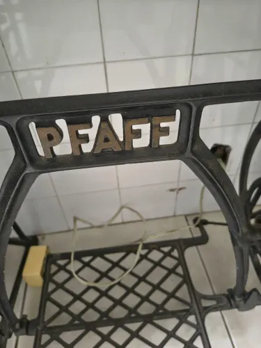 Mesa Pe de ferro maquina PFAFF ..com mármore