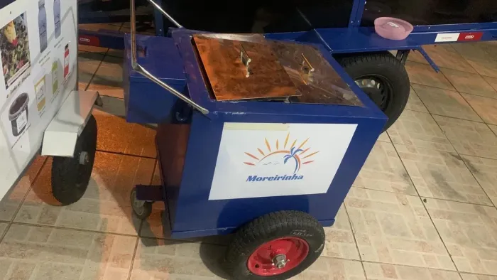 Vendo esse carrinho de sorvete / coco