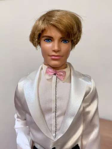 Barbie - Ken noivo 2012 (terno branco)