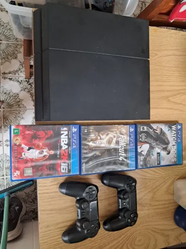 Ps4 mod 1215A FAT com 3 jogos 2 controles versão 13.04