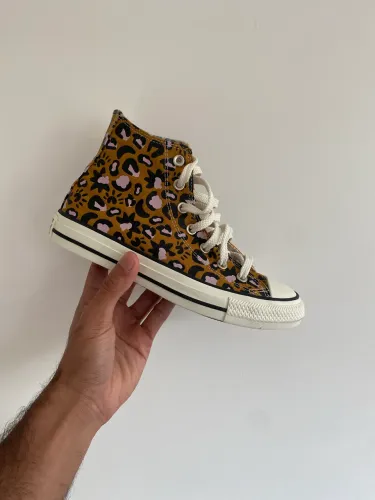 *?zConverse Mystic World Chuck Taylor ?*