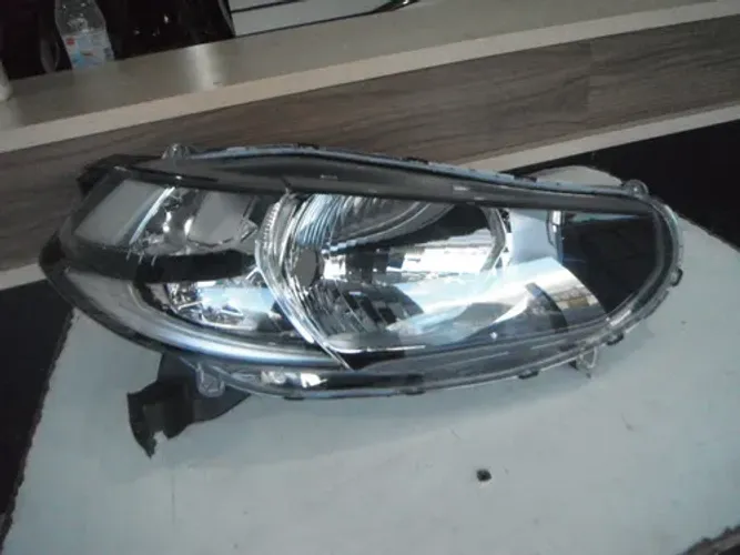 Farol Lado Direito Honda Wrv 2017 E 2018 31032121 Direito